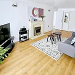 Lovely Home 2Br Stay With Free Parking