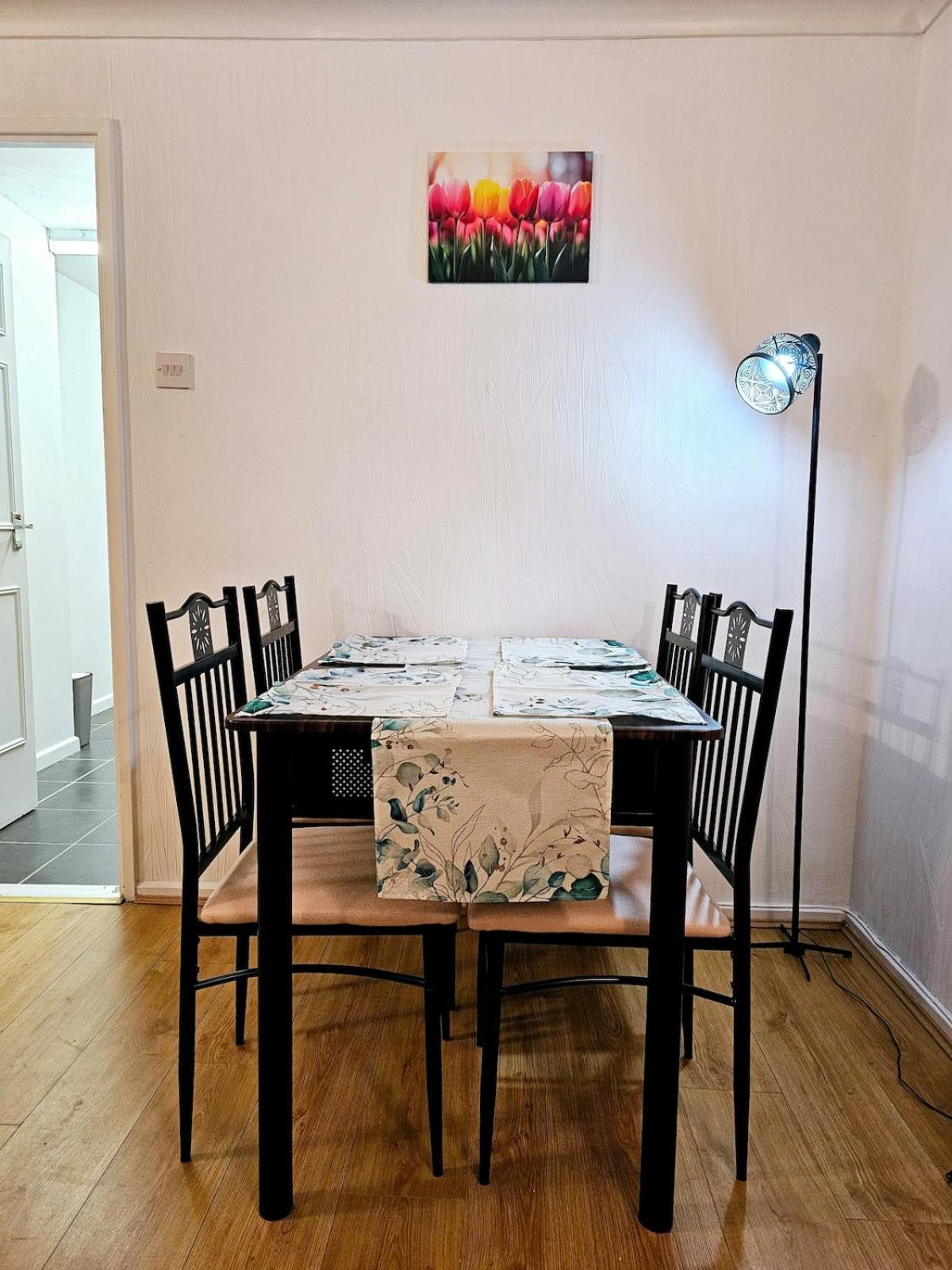 Lovely 2br With Free Parking Apartment